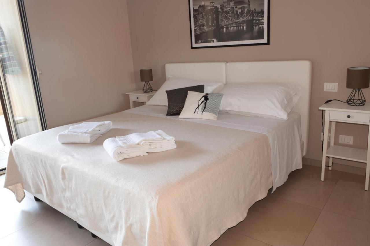 Casa Vacanze Lombardo Santa Teresa Di Riva Eksteriør bilde