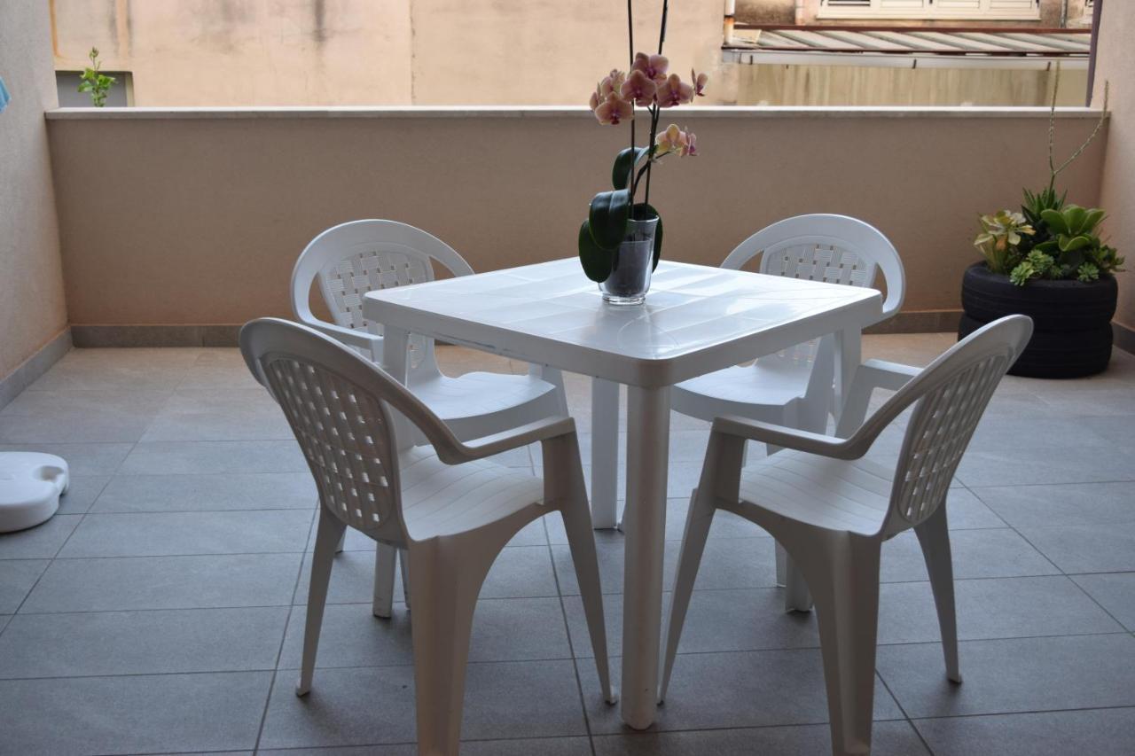 Casa Vacanze Lombardo Santa Teresa Di Riva Eksteriør bilde